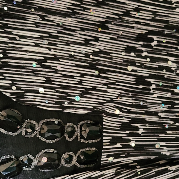 Essentials top - Picture 4 of 4